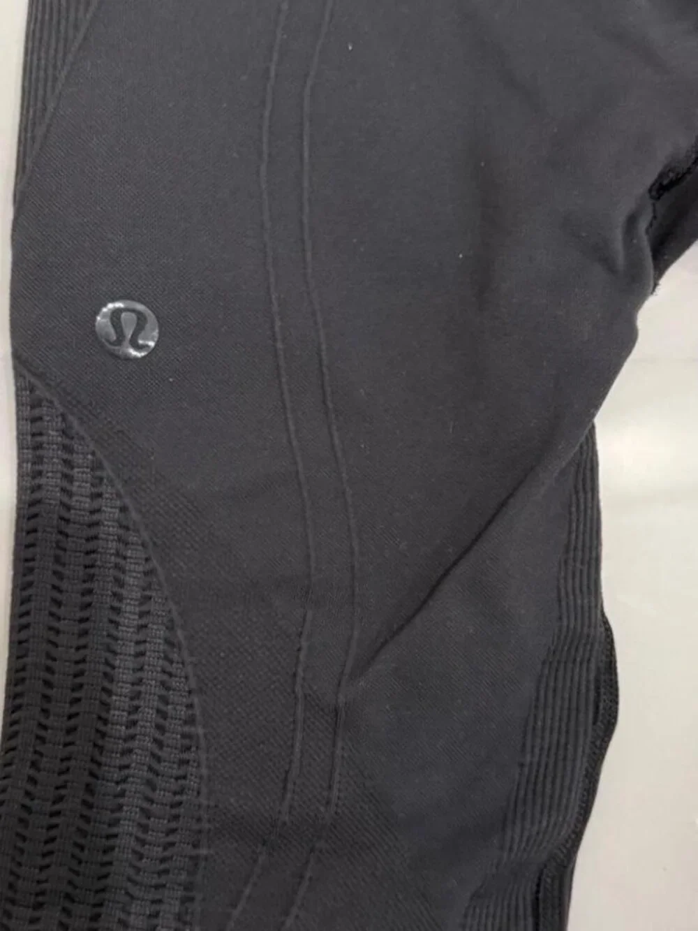 Lululemon High Waisted Black Capri Leggings Size 4